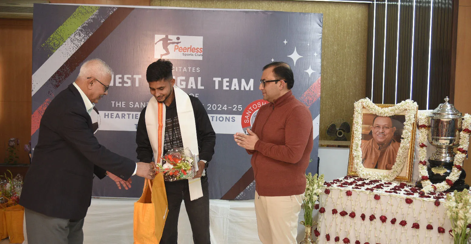 Israfil Dewan being felicitated by Shri Jayanta Roy, MD and  Partha S Bhattacharyya, Chairman- PGFI
